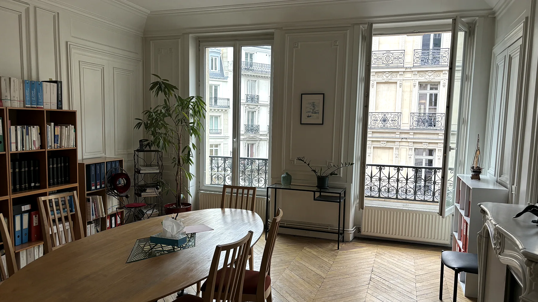 Salle de réunion du cabinet, 39 rue La Fayette à Paris